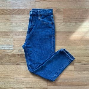 Vintage GAP Denim Medium Wash Petite High-Rise Mom Jeans. Size 26 or 2P.